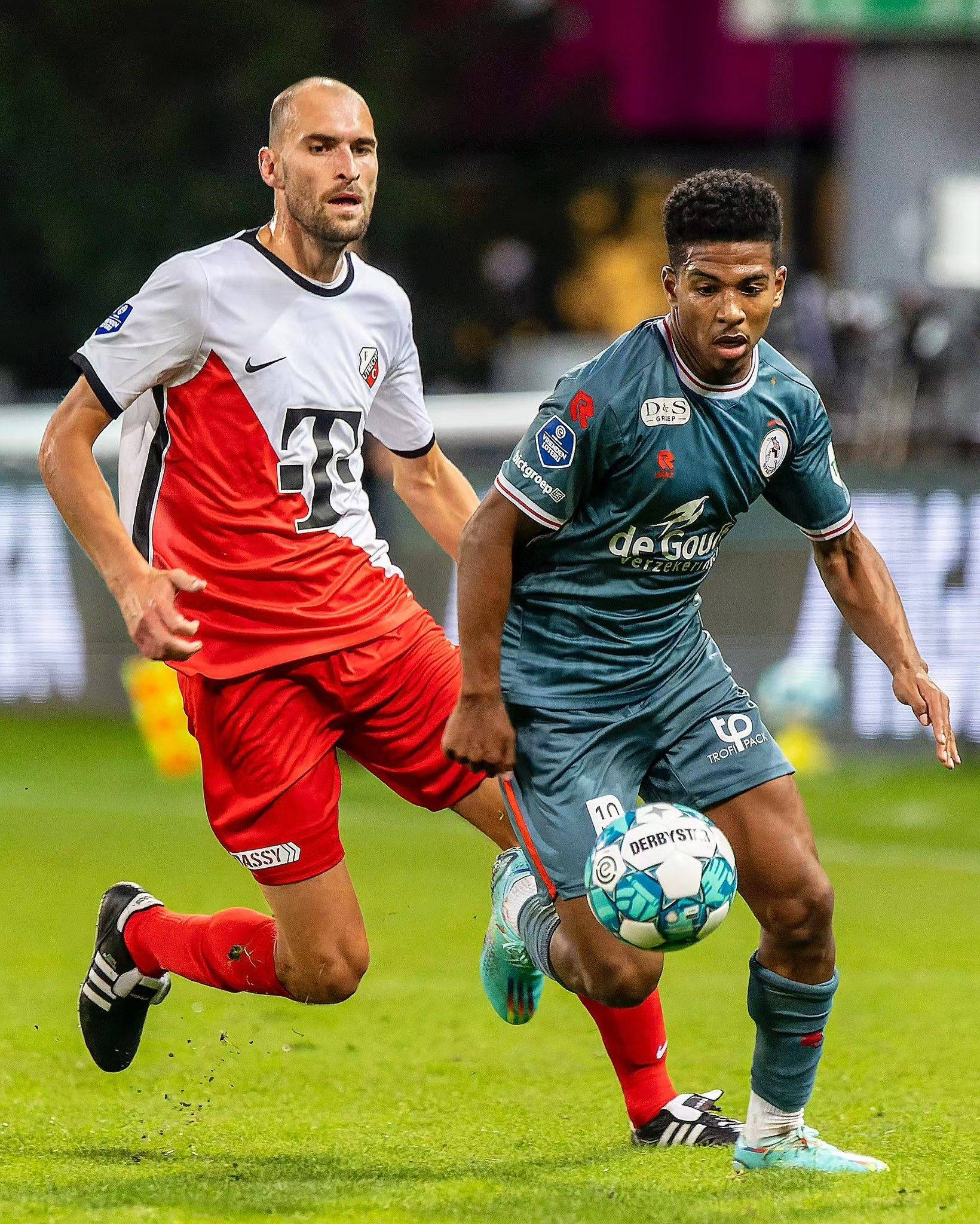 东西部的竞 东西部的竞