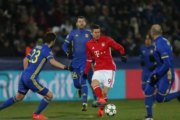 更是对足球 更是对足球